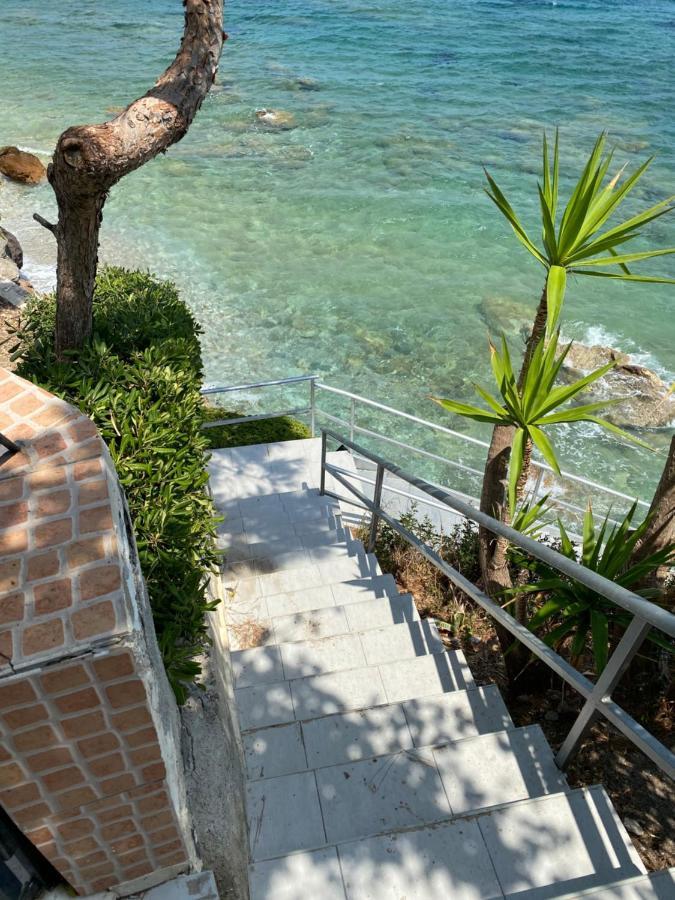 Апартаменты Beautiful House In Front Of The Sea Gazi Экстерьер фото